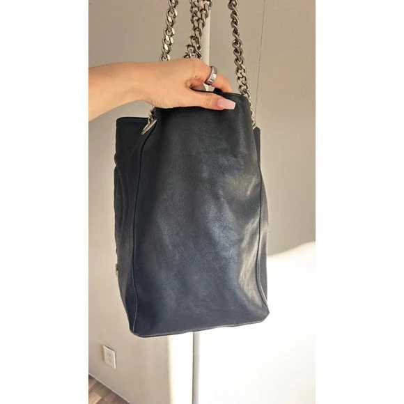 $1,095 Authentic Valentino Tote Bag Black Leather Silver Chain Strap V Logo - Picture 9 of 16
